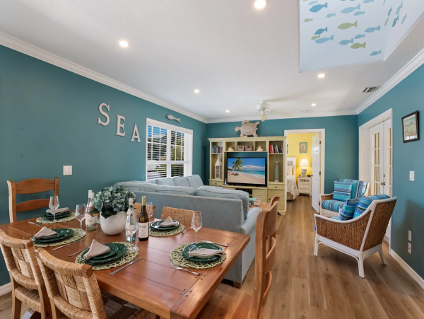Lovely North Island Getaway Three Houses From Beach